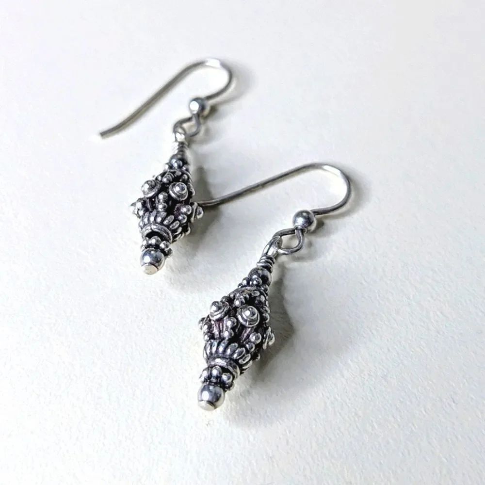 Silver Filgree Intricate Wires - Picture 1 of 9